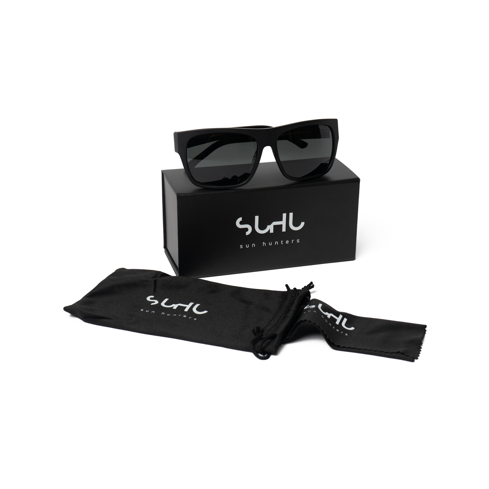 Black sunglasses with a matching carrying case on a white background, featuring the 'SUHU' brand.